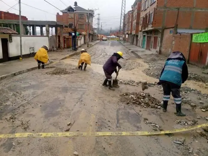 Una niña de 13 años muere tras la caída de un muro en La Paz por las lluvias