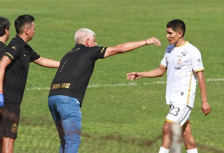 Armando Ibáñez dejó de ser el técnico de Real Santa Cruz